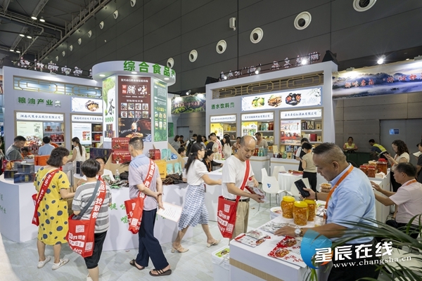 开元体育下载组图 来食餐会享受舌尖上的狂欢 品味全球美食(图3)