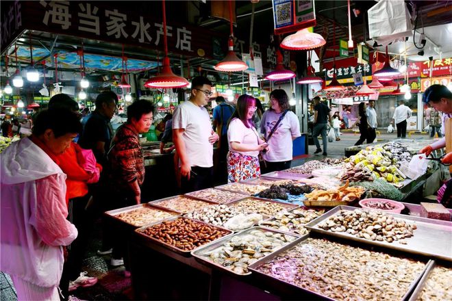 这些“美食圈”绝对颠覆你的胃…… 市北美食“夜江湖” 越夜越飘香(图3)