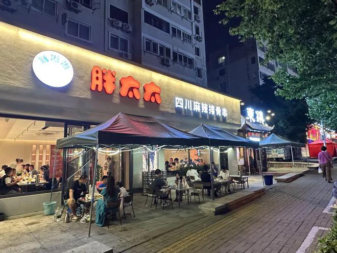 这些“美食圈”绝对颠覆你的胃…… 市北美食“夜江湖” 越夜越飘香(图7)