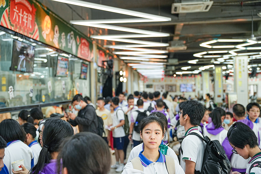 福州：“年代感”美食进校园 味蕾与青春一同绽放(图2)